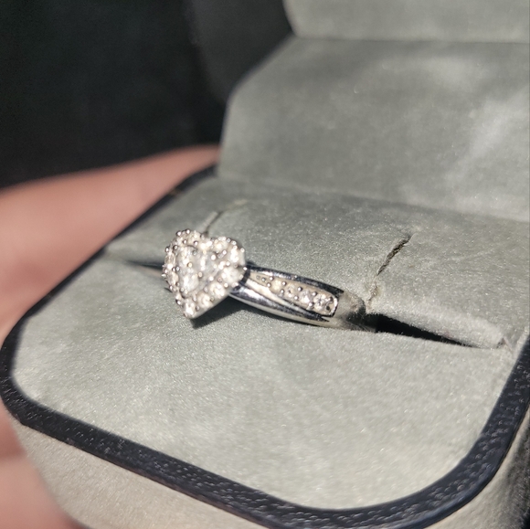 Diamond Ring - Picture 3 of 3